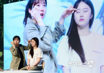 [포토] 케이유니버스 오픈클래스 K팝 아이돌 메이크업 배워보자
