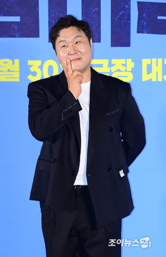 [포토] '좀비딸' 윤경호, 귀여운게 최고야