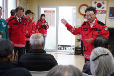 박은식 산림청장, 계룡시 마을회관 찾아 산불 예방 홍보 실시