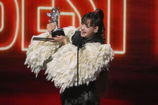 블랙핑크 리사, '2026 MTV VMA' 베스트 팝 상 수상…K팝 솔로 최초