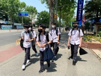 중학교 신입생 99일 만에 첫 등교...‘4차 등교’로 등교수업 본격 가동