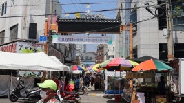 [경기전통시장톡톡⑦] 외국인도 찾아오는 평택 송탄시장