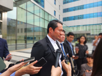이화영, 대북송금·뇌물수수 징역 9년 6개월 선고...변호인단 