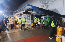 과천 굴다리시장 노점 8곳 행정대집행…40여년 만에 철거 완료