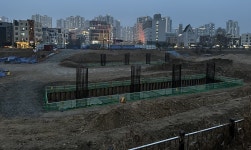 LH, 고양지축~은평 연결교량 6개월째 공사 중단…주민들 돈은 이미 냈는데 길은 없다 분통