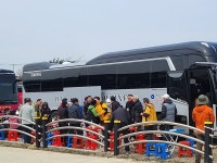 우원식 국회의장, 강화 교동 비공식 방문…실향민과 차담회·망향단 시찰