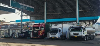 기름값 추가 상승 우려에 만땅 주유…인천 주유소도 북적