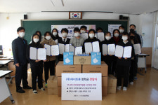 조학래 ㈜이너트론 대표, 산청군 신등중학교에 장학금 전달