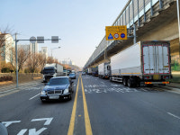 진주 평거동 대형화물차 불법주차 ‘손 놓은 진주시’