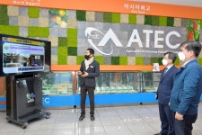 허태웅 농촌진흥청장, 경남 유용 곤충연구소·지능형 농장 찾아 발전방안 논의