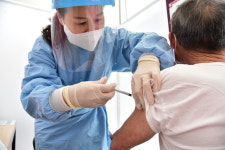 75세 이상 어르신 백신 접종 ‘안전한 진주’ 앞당긴다