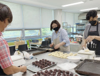 진주시능력개발관 제빵기능사반, 사랑의 빵 기부