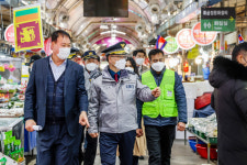 이상률 경남청장, 김해 외국인거리 합동순찰 치안현장 살펴