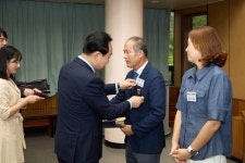 통영시 학림마을 전정권 이장 섬 발전 유공 대통령표창 수상