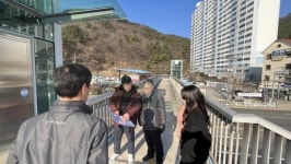 마산회원구청장, 봉암 서광아파트 앞 육교 승강기 개통 현장행정 나서