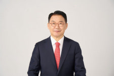 [人터뷰-정상목 기자, 4·10 총선 현장을 가다] 국민의힘 신성범 예비후보(산청·함양·거창·합천) 지역 바꾸고 경제 살려야…국민 눈물 기억하는... 