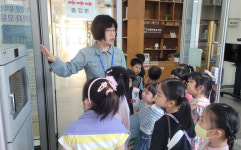 김해 진영대창초 1학년들의 시립도서관 나들이
