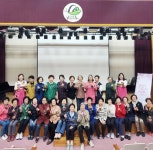 함안군종합사회복지관, 카네이션 달아드리기 행사