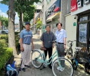 함양읍지역사회보장협의체, 저소득 홀로어르신께 자전거 전달