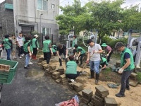 창원시 마산합포구 오동동 새마을협의회·부녀회, 신추산경로당 체육시설 바닥 보수작업 등 실시