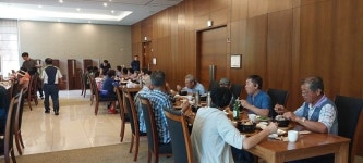 합천 가야면 아델스코트 컨트리클럽, 주민들에게 식사 대접