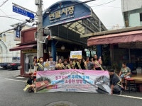 창원시, 반월시장서 길고양이 공존문화 확산 캠페인 열어