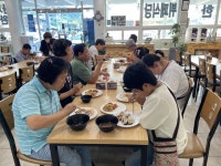산엔청복지관, 찾아가는 영화관·외식지원사업 운영