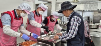 조명래 창원시 제2부시장, 창원시 마산회원노인종합복지관에서 명절 온기 나눔