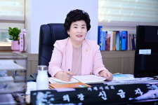 거제시의회 신금자 의장 추석 인사 전해