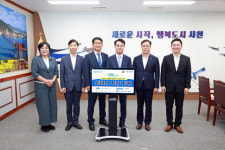 사천지역시민봉사단 무료급식 차량구입 지원금 전달