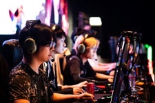 뜨거운 함성 함께한 경남이스포츠경기장 오픈 기념대회