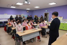 고성군수, 중등학력인정 문해교육 글봄학교 방문