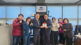 김해시서부장애인종합복지관, 착한가게 180호점 케이엠플러스 현판 전달식 진행
