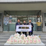 김해시 내외동 주민자치회 강을순 위원, 내외동 행정복지센터에 떡국 50인분 기탁
