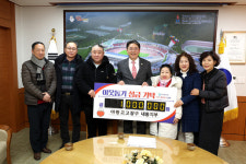 아랑고고장구 내동지부 크로바예술단, 김해시에 성금 1백만원 기탁