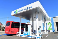 진주시, 2대 동시 충전 가능…호탄동 수소충전소 준공