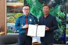 하동경찰서, 실종 치매노인 발견 주민에 감사장과 포상금 전달