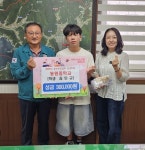 통영 동원중 김민규 학생, 용돈 모아 광도면에 이웃돕기 성금 30만원 기탁