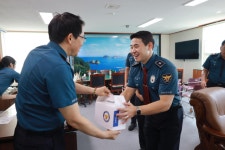 거제경찰서, 신임 경찰관 맞춤형 웰컴 키트 배부