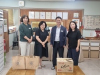 창원시 도서관사업소, 두레지역아동센터에 위문품 전달