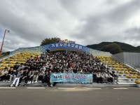 추모의 강물, 가을에 더 깊어지다... 거창사건추모공원 단체 방문객 북적