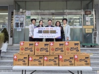 김해내외동여성자율방범대, 취약계층 지원 위해 내외동행정복지센터에 30만원 상당 라면 후원