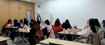 함안군립 칠원도서관, 하루만에 배우는 실전 메이크업 성료