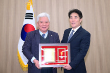 경상남도의회 이찬호 교육위원장 DMB 국회방송 의정대상 수상