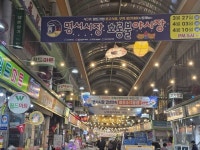 명서시장, 창원을 밝히다…호롱불 아래 다시 살아나는 시장의 온기