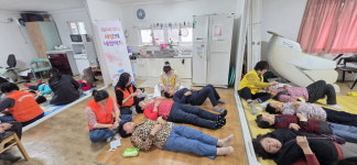 진주 상봉동 주민자치회 꽃보다 할매, 사랑의 네일아트 봉사