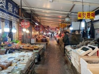 [르포] 경동시장에 들어선 스타벅스, 새 활력 가져다줄까