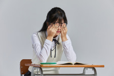 청소년 집중력 저하 맞지 않는 안경이 원인? 유행 따라 오버사이즈 안돼
