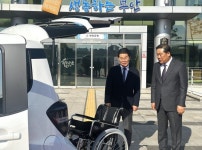 건협 전북지부,  전주시·부안군 보건소에 장애인 특화차량 기증
