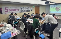 임플란트 식립과 골이식 시기에 대한 해법 제시